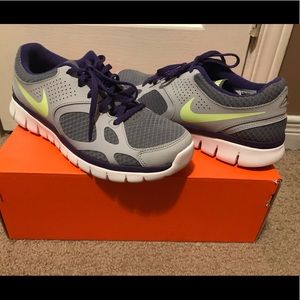 CLEAR OUT SALE ✨ Women’s Nike Shoes Size 9